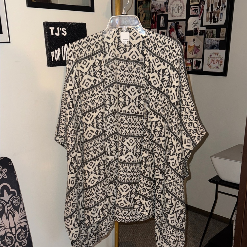 Black and White Geometric Patterned kimono
